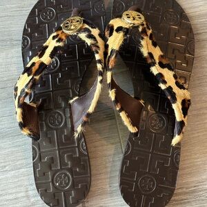 Tory Burch Flat Cheeta/Leopard Print Thong Flip Flops - Size 8